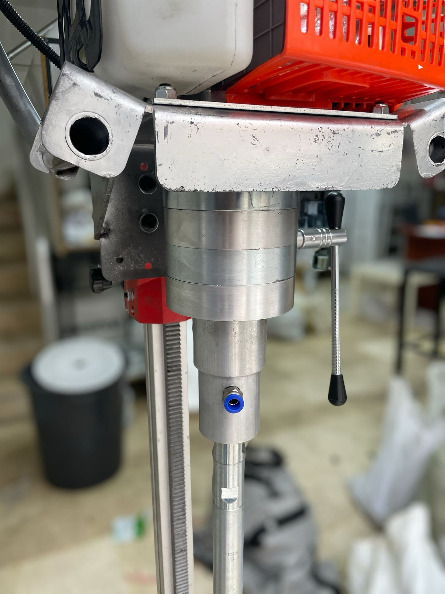 KARROT AVM BENZİNLİ EL SONDAJ MAKINESI AÇILI SEHPALI SET